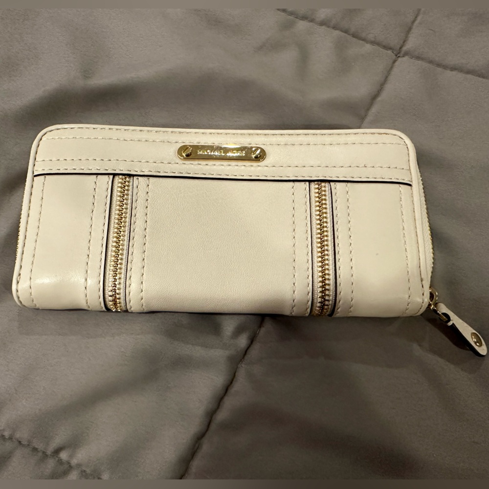 NWT Michael Kors Vanilla Wallet - Picture 2 of 6